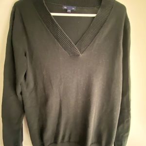 Black Gap v-neck sweater